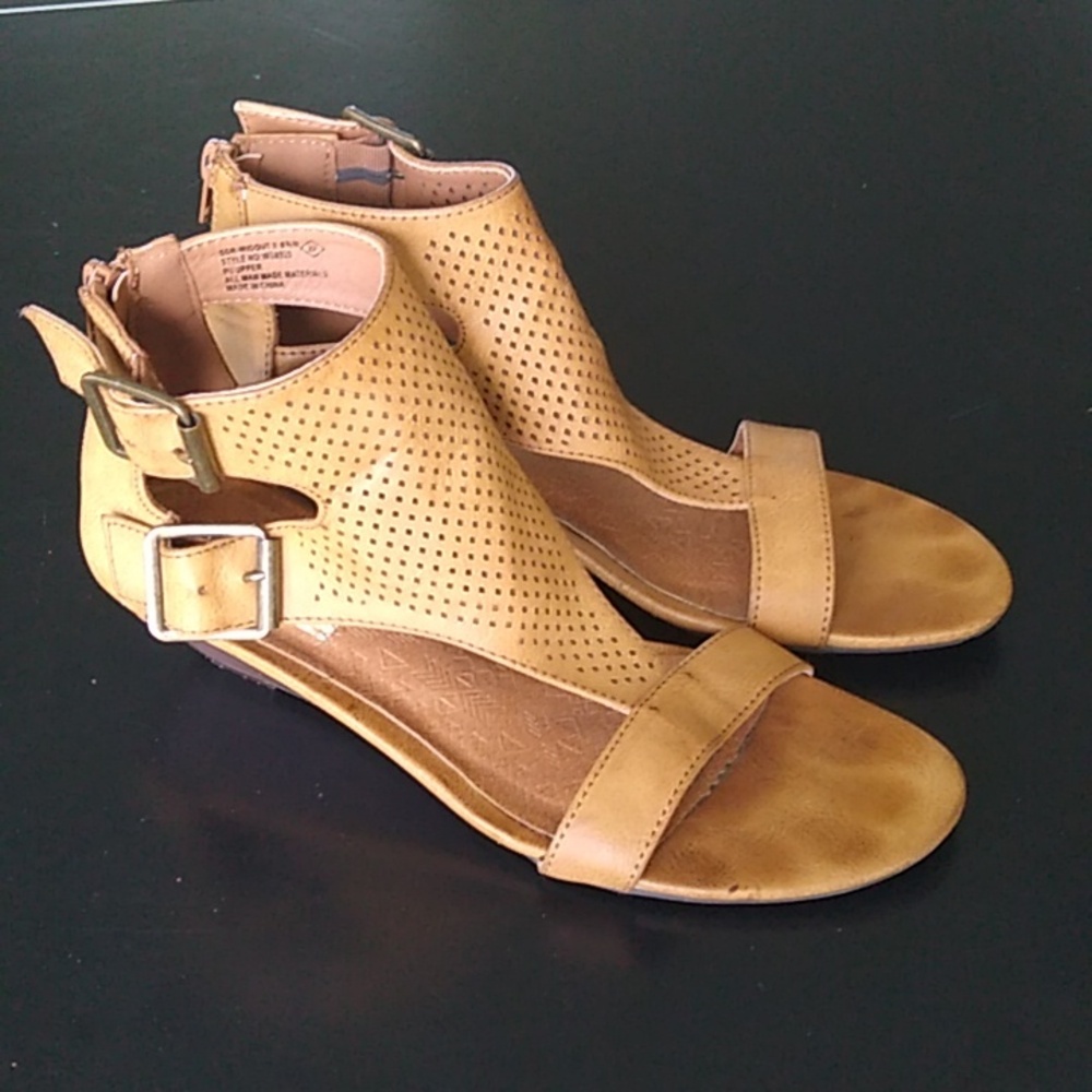 Sugar Wigout Wedge Sandal size 8.5